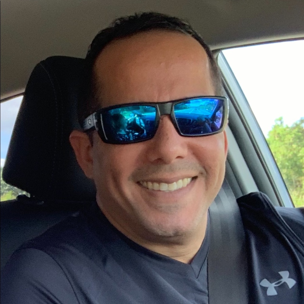 Meet your Posher, Carlos